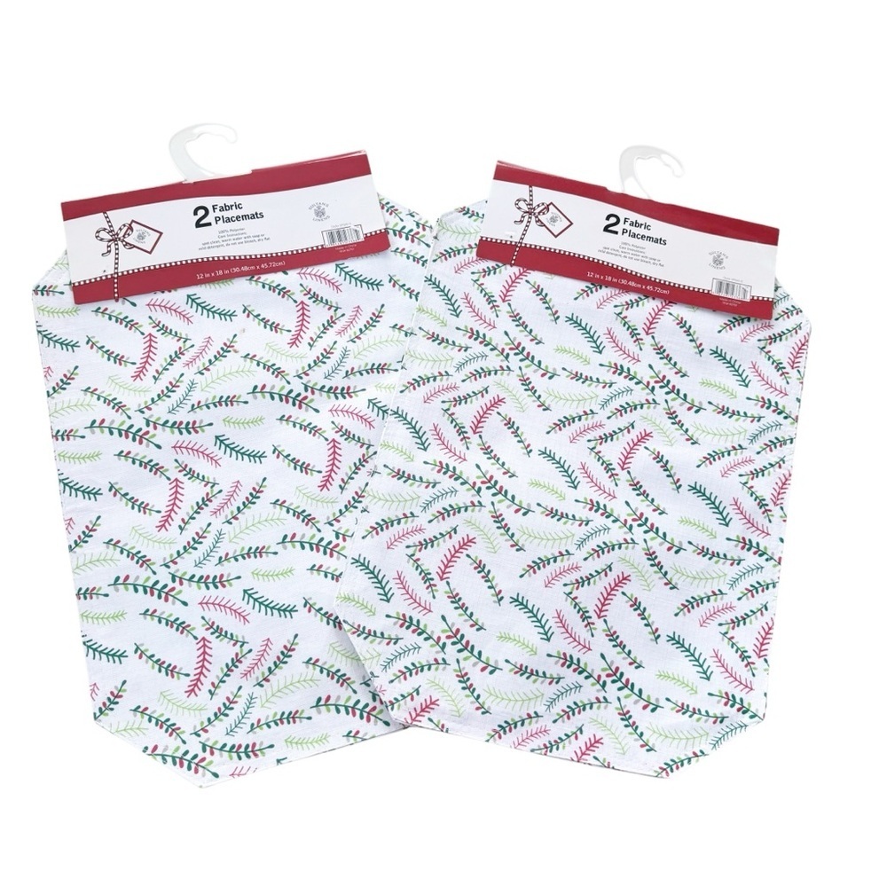 Holiday Christmas White Green Red Table Placemats SET OF 4 NWT